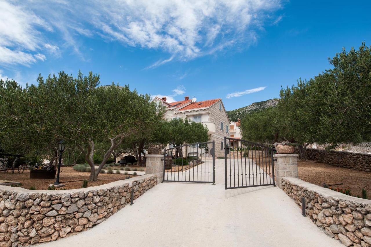 Villa Franka With Swimming Pool Бол Екстер'єр фото