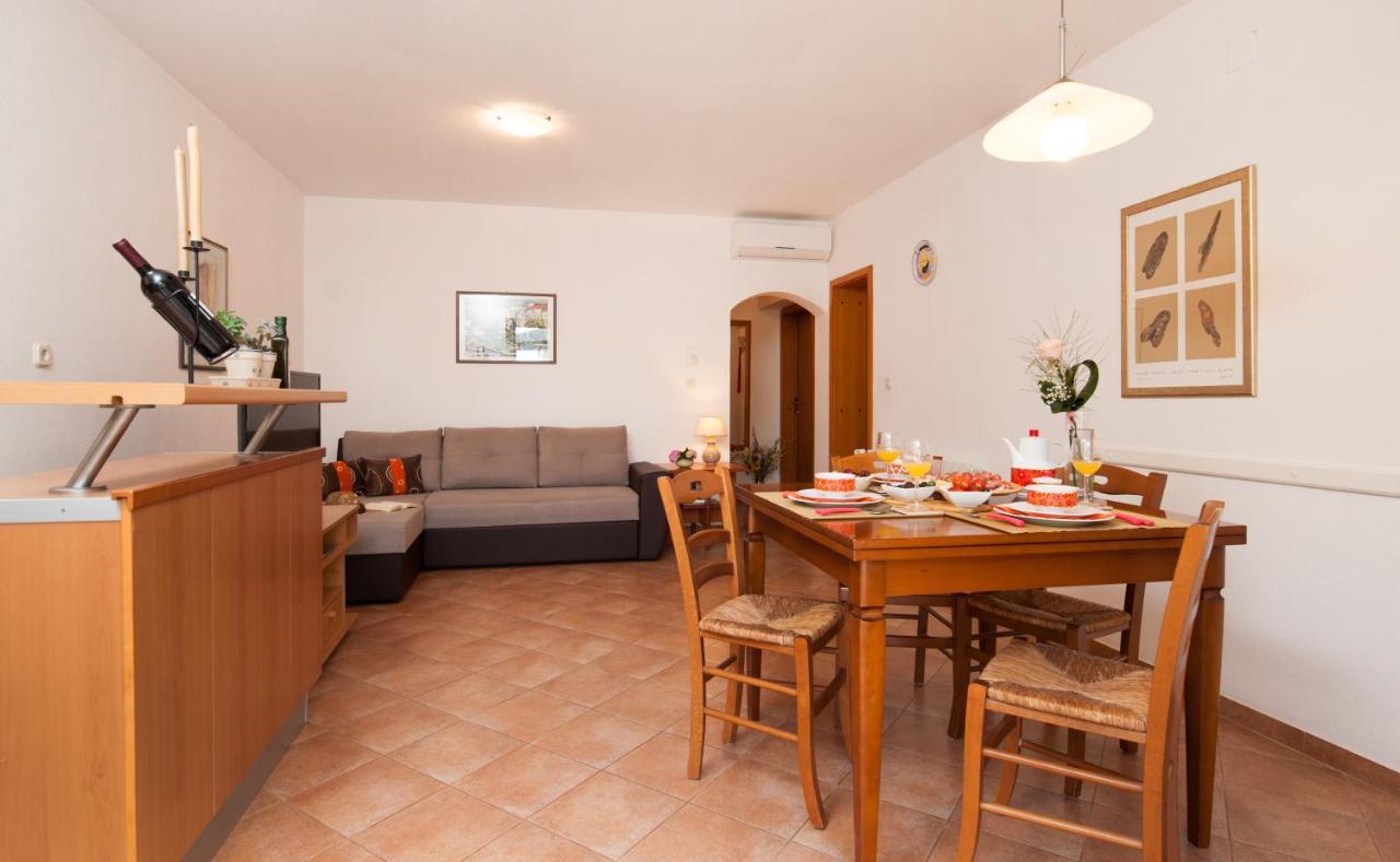 Villa Franka With Swimming Pool Бол Екстер'єр фото
