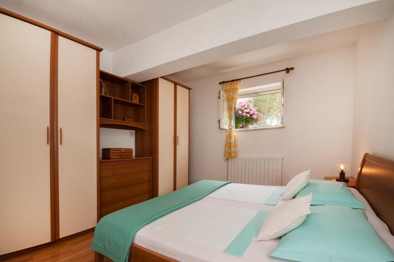 Villa Franka With Swimming Pool Бол Екстер'єр фото