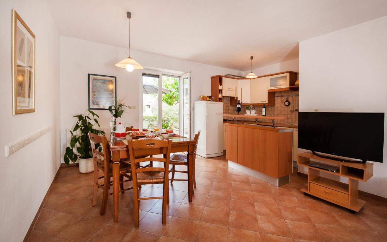 Villa Franka With Swimming Pool Бол Екстер'єр фото